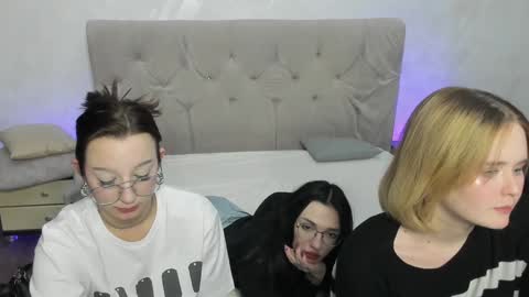 Snapshot of aataraxx chatting on 01.24.25 Fiona and Harry online show from 01.24.25