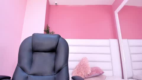 Snapshot of abbey_walker chatting on 02.05.25 abbey_walker online show from 02.05.25