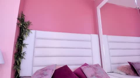 Snapshot of abbey_walker chatting on 02.12.25 abbey_walker online show from 02.12.25