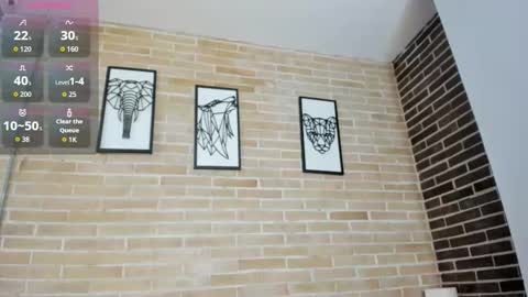 Snapshot of abbey_walker chatting on 10.10.25 abbey_walker online show from 10.10.25