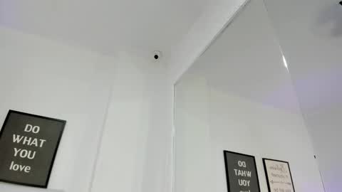 Snapshot of abbey_walker chatting on 12.16.25 abbey_walker online show from 12.16.25