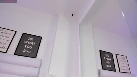 Snapshot of abbey_walker chatting on 12.20.25 abbey_walker online show from 12.20.25