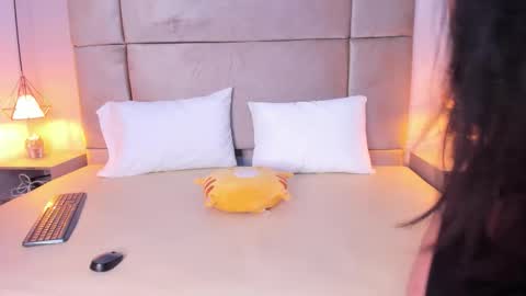 abbiethomas online show from 10.18.25