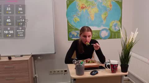 Snapshot of abby_laker chatting on 12.08.24 ABBY LAKER online show from 12.08.24