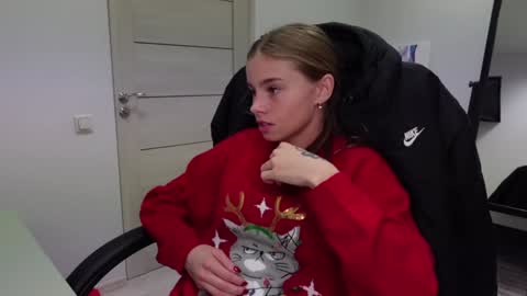 Snapshot of abby_laker chatting on 12.23.24 ABBY LAKER online show from 12.23.24