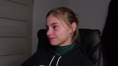 Snapshot of abby_laker chatting on 12.26.24 ABBY LAKER online show from 12.26.24