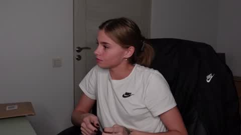 Snapshot of abby_laker chatting on 01.09.25 ABBY LAKER online show from 01.09.25