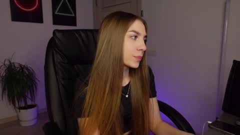 Snapshot of abby_laker chatting on 02.25.25 ABBY LAKER online show from 02.25.25