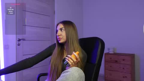 Snapshot of abby_laker chatting on 09.18.25 ABBY LAKER online show from 09.18.25