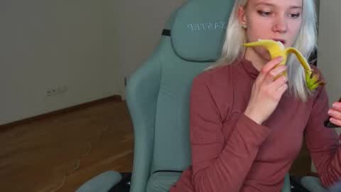 Snapshot of abby_laker chatting on 12.03.25 ABBY LAKER online show from 12.03.25