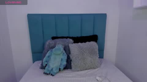 Snapshot of abby_piink chatting on 11.22.25 ABBY online show from 11.22.25