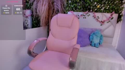 Snapshot of abby_piink chatting on 11.26.25 ABBY online show from 11.26.25