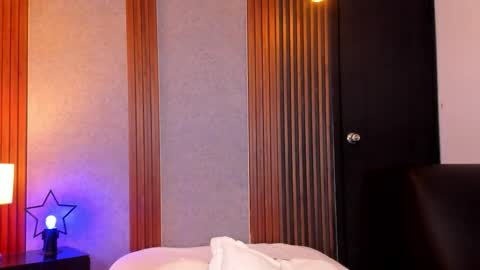 Snapshot of abby_sins chatting on 12.18.25 Abby online show from 12.18.25