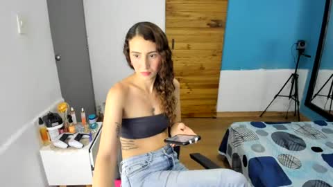 Snapshot of abbyhowlland chatting on 08.08.26 sara online show from 08.08.26