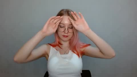 Snapshot of abbymoore__ chatting on 12.11.24 Abby Lovense is active online show from 12.11.24