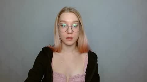 Snapshot of abbymoore__ chatting on 01.04.25 Abby Lovense is active online show from 01.04.25