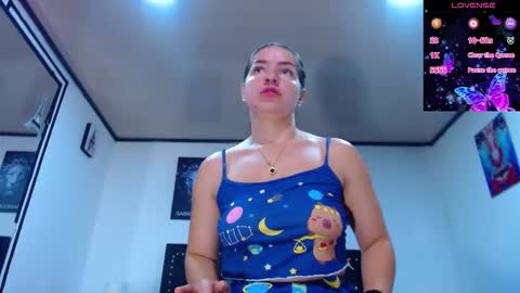 Snapshot of abbyshinne chatting on 11.04.25 abbyshinne online show from 11.04.25