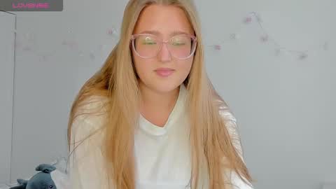 Snapshot of abbywyte chatting on 09.20.25 Abby Stream at Sat Sun Mon Fri online show from 09.20.25