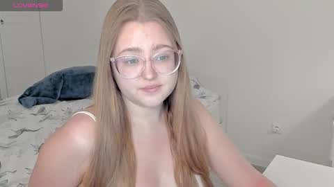 Snapshot of abbywyte chatting on 12.14.25 Abby Stream at Sat Sun Mon Fri online show from 12.14.25