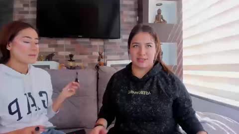 Snapshot of abella_as chatting on 09.22.25 Abella online show from 09.22.25