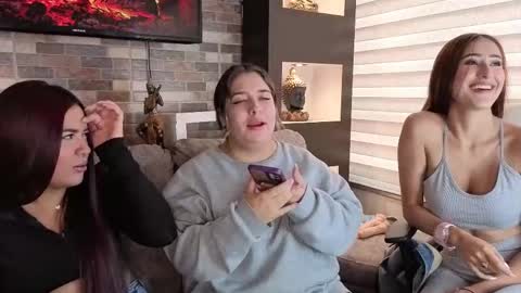 Snapshot of abella_as chatting on 09.24.25 Abella online show from 09.24.25