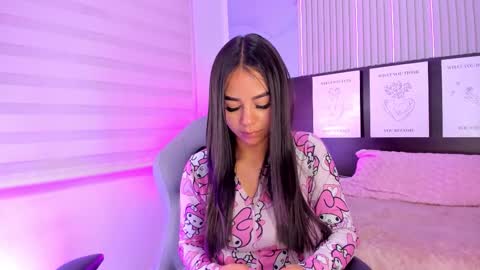 Snapshot of abella_as chatting on 10.01.25 Abella online show from 10.01.25