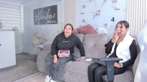 Snapshot of abella_as chatting on 10.09.25 Abella online show from 10.09.25