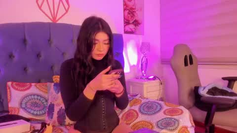 Snapshot of abella_as chatting on 10.18.25 Abella online show from 10.18.25