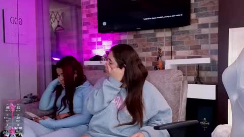 Snapshot of abella_as chatting on 10.18.25 Abella online show from 10.18.25