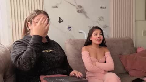 Snapshot of abella_as chatting on 10.21.25 Abella online show from 10.21.25