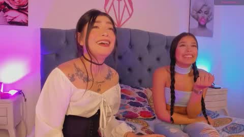 Snapshot of abella_as chatting on 10.28.25 Abella online show from 10.28.25