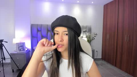 Snapshot of abella_ruiz chatting on 02.26.25 Abella Ruiz online show from 02.26.25