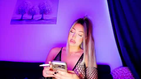 Snapshot of abella_soleill chatting on 06.15.26 abella_soleill online show from 06.15.26