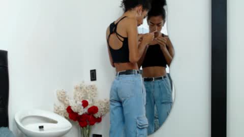 Snapshot of abigail_f00x chatting on 11.19.25 Abigail online show from 11.19.25