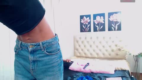 Snapshot of abigail_f00x chatting on 12.14.25 Abigail online show from 12.14.25