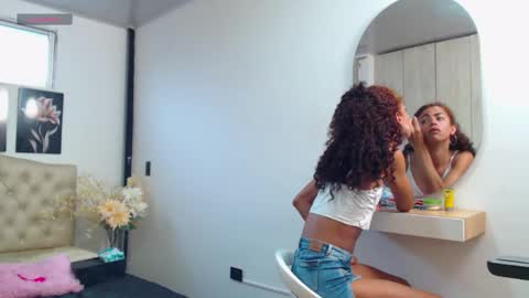 Snapshot of abigail_f00x chatting on 12.20.25 Abigail online show from 12.20.25