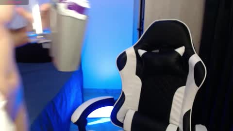 abigail_monroe__ online show from 04.25.26
