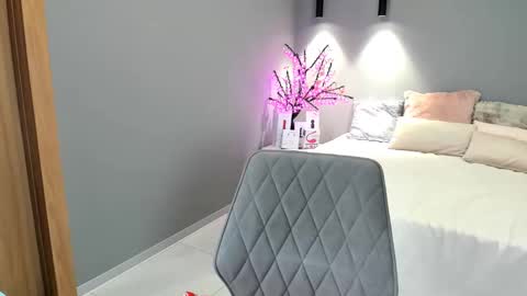 Snapshot of abigaillrios chatting on 02.25.25 Arina online show from 02.25.25