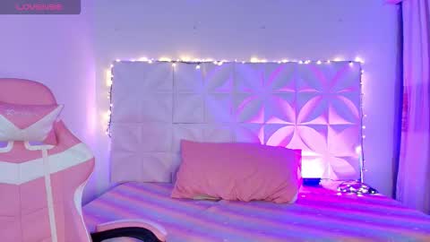 Snapshot of abril1_gh chatting on 11.07.25 Abril online show from 11.07.25