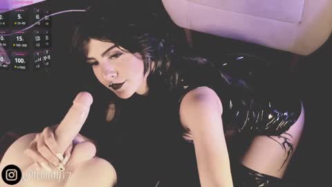 Snapshot of abril__colen chatting on 12.07.24 April online show from 12.07.24