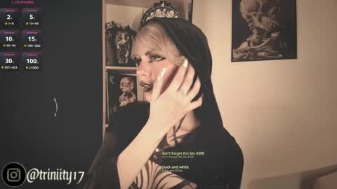 Snapshot of abril__colen chatting on 12.10.24 April online show from 12.10.24