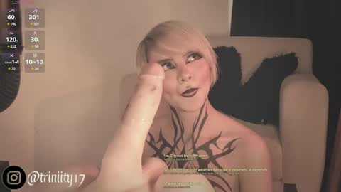 Snapshot of abril__colen chatting on 12.15.24 April online show from 12.15.24