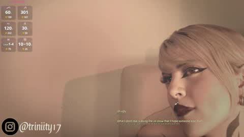 Snapshot of abril__colen chatting on 12.17.24 April online show from 12.17.24