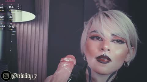 Snapshot of abril__colen chatting on 12.26.24 April online show from 12.26.24