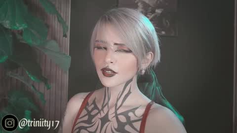 Snapshot of abril__colen chatting on 01.01.25 April online show from 01.01.25