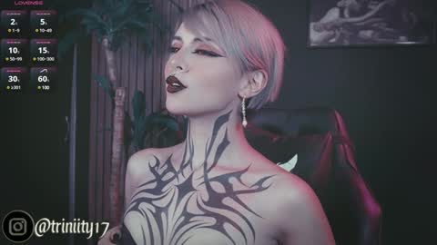 Snapshot of abril__colen chatting on 01.29.25 April online show from 01.29.25