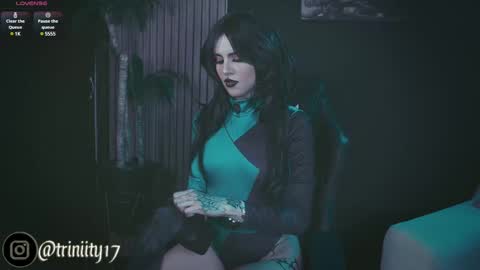 Snapshot of abril__colen chatting on 02.12.25 April online show from 02.12.25