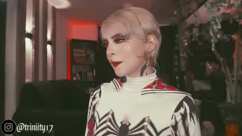 Snapshot of abril__colen chatting on 09.13.25 April online show from 09.13.25