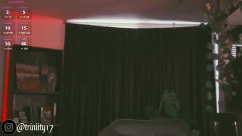 Snapshot of abril__colen chatting on 09.13.25 April online show from 09.13.25