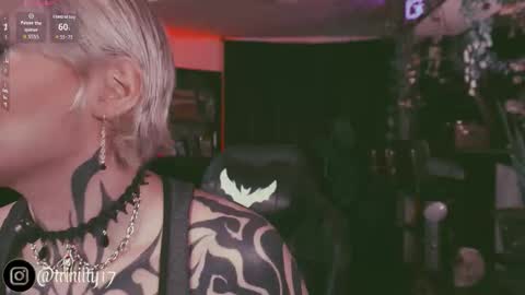 Snapshot of abril__colen chatting on 09.17.25 April online show from 09.17.25